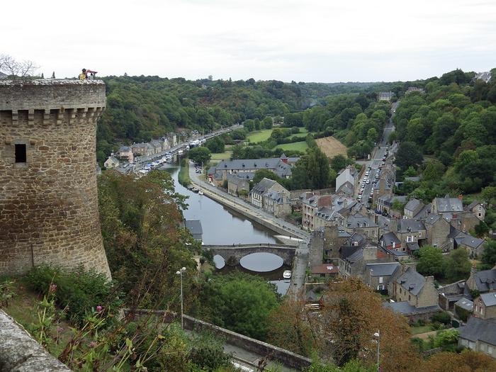 Dinan/immobilier/CENTURY21 Agence de Bretagne/location louer appartement dinan residence secondaire vacances proprietaire