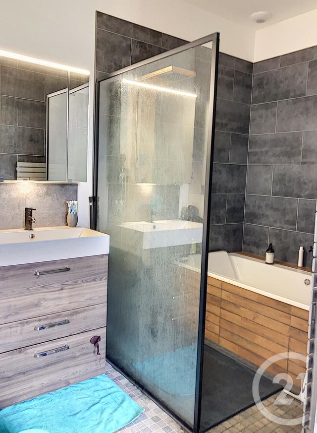 Afficher la photo en grand Appartement T3 à vendre - 3 pièces - 63.38 m2 - DINAN - 22 - BRETAGNE - Century 21 Agence De Bretagne