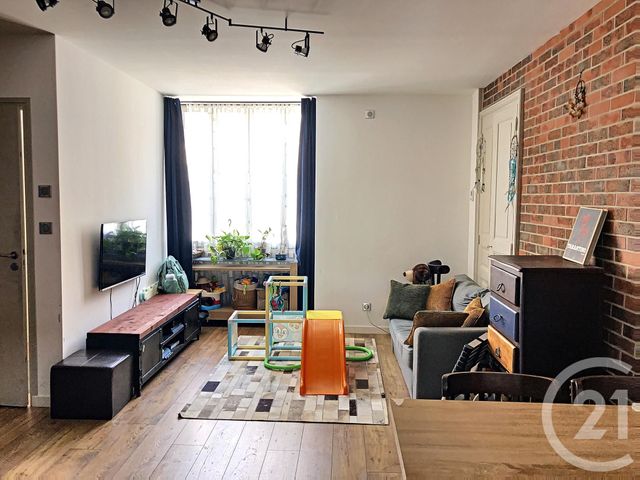 Afficher la photo en grand Appartement T3 à vendre - 3 pièces - 63.38 m2 - DINAN - 22 - BRETAGNE - Century 21 Agence De Bretagne