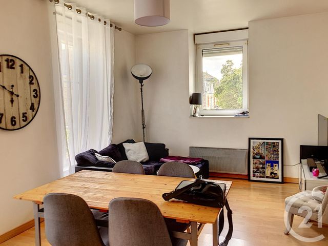 Appartement F2 à louer - 2 pièces - 47.0 m2 - DINAN - 22 - BRETAGNE - Century 21 Agence De Bretagne Appartement F2 à louer - 2 pièces - 47.0 m2 - DINAN - 22 - BRETAGNE - Century 21 Agence De Bretagne