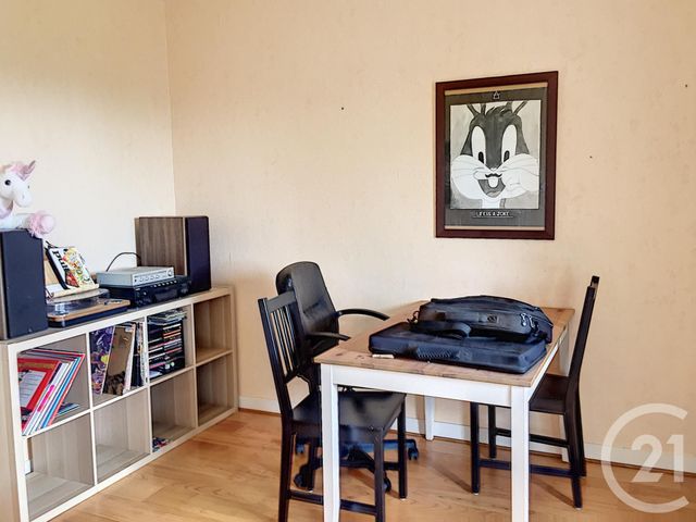 Afficher la photo en grand Appartement T3 à louer - 3 pièces - 72.98 m2 - DINAN - 22 - BRETAGNE - Century 21 Agence De Bretagne