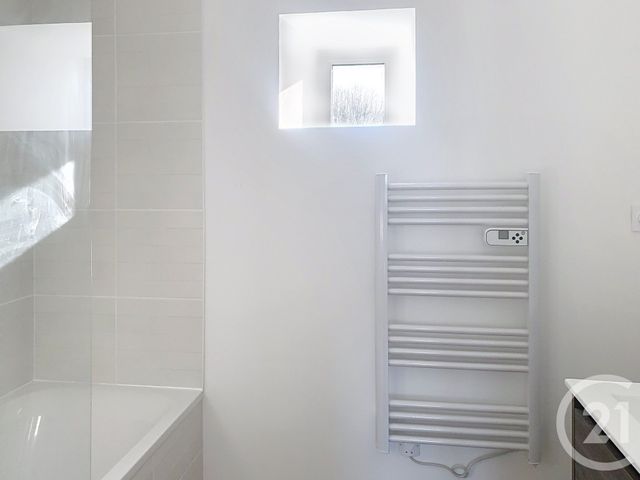 Appartement T3 à louer - 3 pièces - 52.27 m2 - LANVALLAY - 22 - BRETAGNE - Century 21 Agence De Bretagne