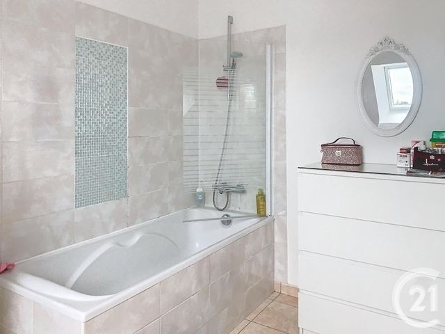maison à louer - 5 pièces - 135.0 m2 - PLUMAUDAN - 22 - BRETAGNE - Century 21 Agence De Bretagne