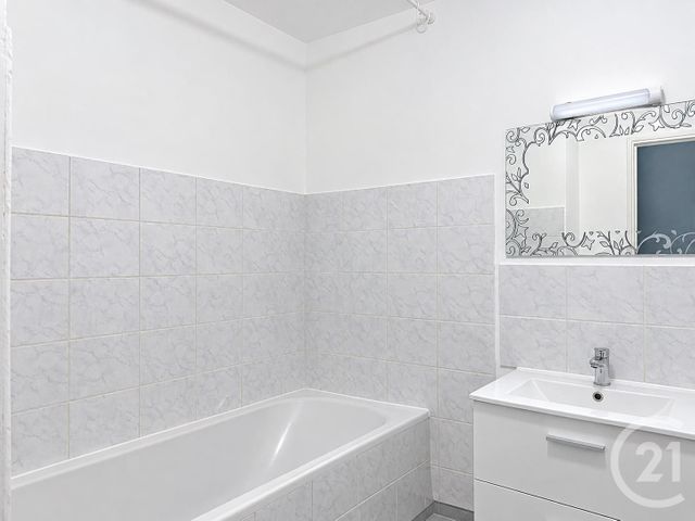 Appartement F1 à louer - 1 pièce - 43.07 m2 - PLUMAUDAN - 22 - BRETAGNE - Century 21 Agence De Bretagne